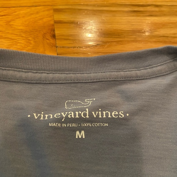 Blue vineyard vines shirt M lightly used - Picture 4 of 4